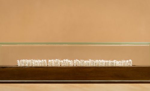 On the road – The Origin – Porcelaine émaillée – 9 cm*34 cm*12 cm – 2016 N.Domingo